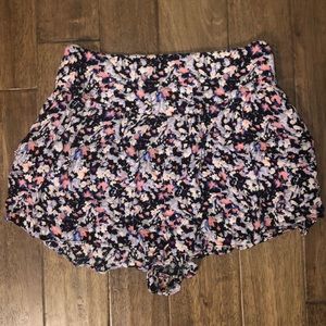american eagle flowy shorts